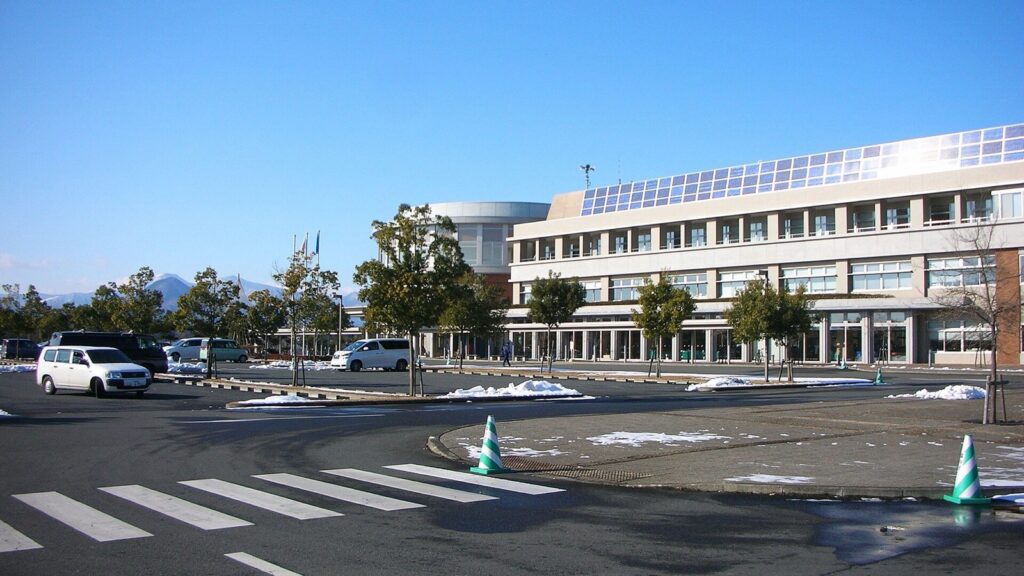 市制移行前の2015年に撮影された富谷町役場の外観